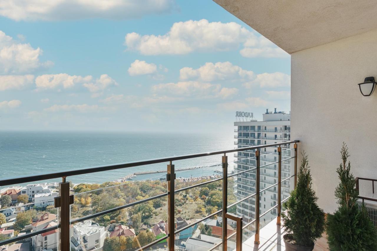 Sea & Sky Apartments Odessa Extérieur photo
