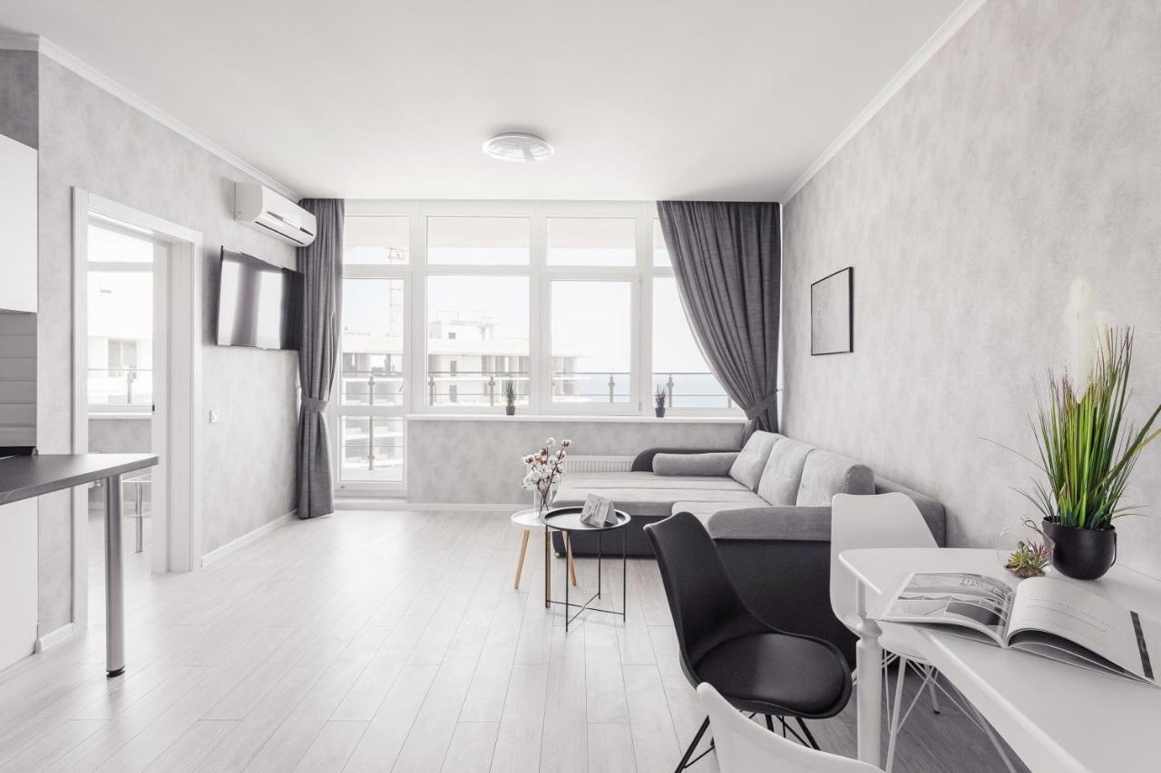 Sea & Sky Apartments Odessa Extérieur photo