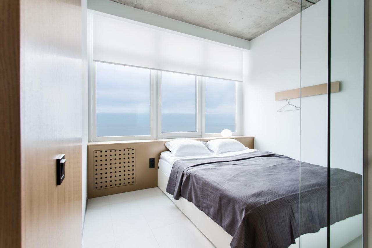Sea & Sky Apartments Odessa Extérieur photo