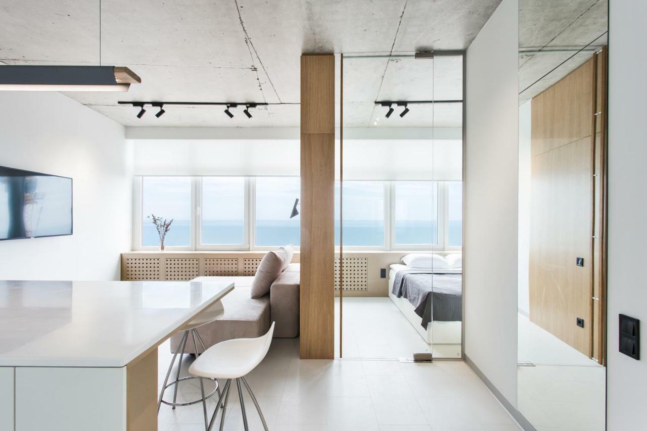 Sea & Sky Apartments Odessa Extérieur photo